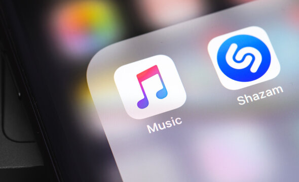 Apple Music And Shazam Icon App On The Screen IPhone. Shazam Is A Free Cross-platform Project That Allows The User To Determine What Song Is Playing At The Moment. Moscow, Russia - September 15, 2020