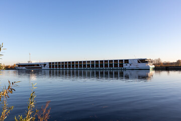 Schiff an der Donau bei Straubing