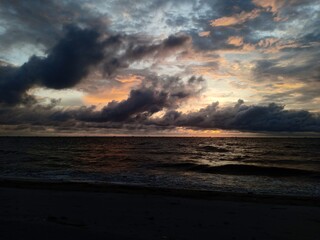 Fototapeta premium see the sunset on the beach