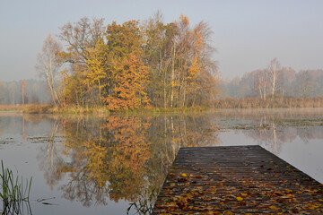 Jesień nad jeziorem