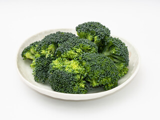 お皿に乗せたブロッコリー