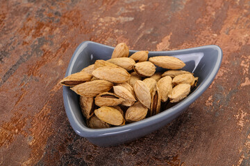 Unpeeled Almonds nuts