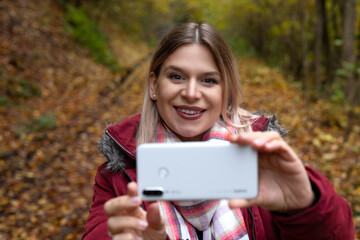 Fototapeta premium Woman making online content outdoor-autumn