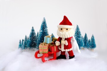 サンタクロースとトナカイのあみぐるみ人形