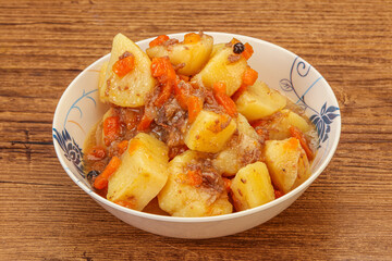 Roasted potato and beef with sauce