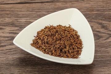 Dry zeera seeds in the bowl