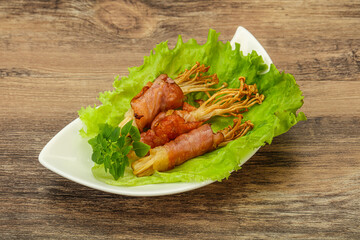 Roasted enoki mushrooms with bacon