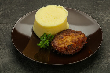 Mashed potato with homemade cutlet
