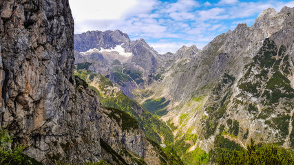 Fototapeta na wymiar Beautiful panorama view of Zugspitze mountain landscape