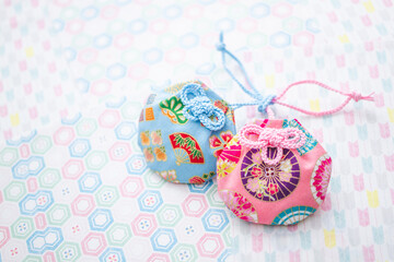 お守り　縁結び　日本