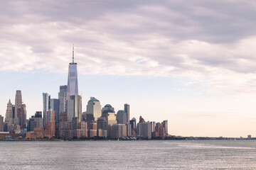 Obraz premium Lower Manhattan Skyline along the Hudson River in New York City with Beautiful Clouds