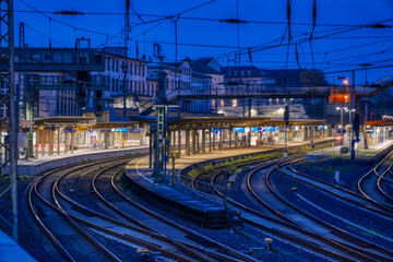 Bahnhof in Wuppertal bei Nacht