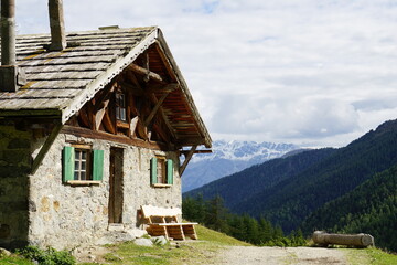 Romantische Hütte in den Alpen