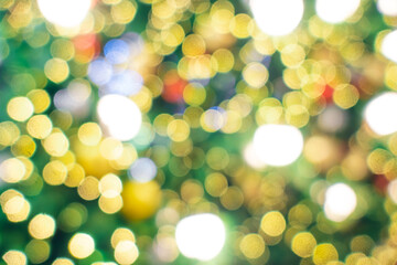 Obraz premium Blurry background of beautiful Christmas light bokeh on Christmas tree