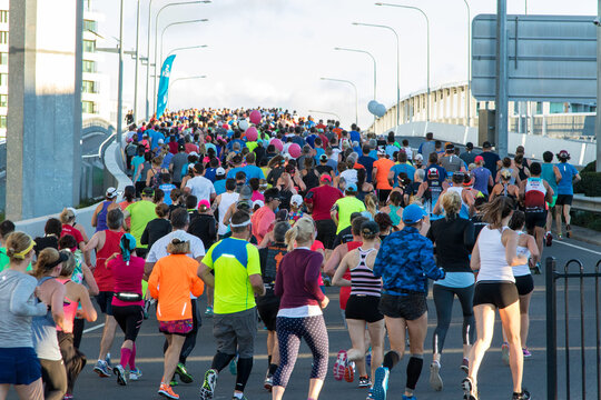 Crowd of people doing a fun run