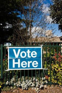 Vote here sign