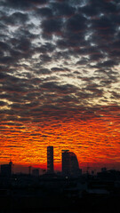 Fototapeta na wymiar Milano al tramonto