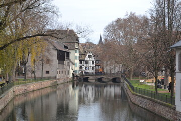 Fototapeta na wymiar canal and houses