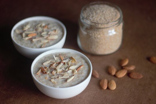 Brocken wheat porridge, a fibre rich healthy breakfast