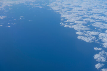 Obraz premium Blue cloudscape with clouds on the right side 