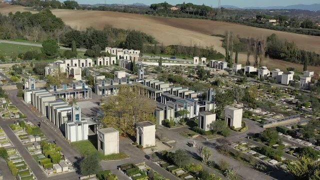 Cimitero di Prima Porta a Roma. Vista aerea da drone