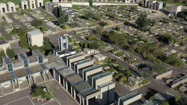 Cimitero di Prima Porta a Roma. Vista aerea da drone