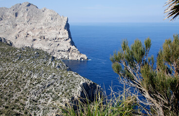 Touristische Sicht des Mittelmeers von Mirador es Colomer. Mallorca, Spanien, Europa  -- ...