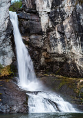 Fototapeta na wymiar cascade patagonie