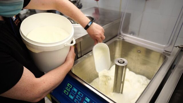 put in the pasteurizer prepared to make homemade ice cream