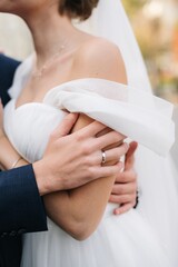 Obraz premium hands of bride