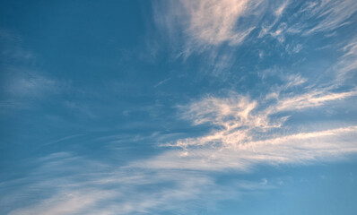 Naklejka na ściany i meble Beautiful evening blue sky, with white cirrus clouds of different shapes