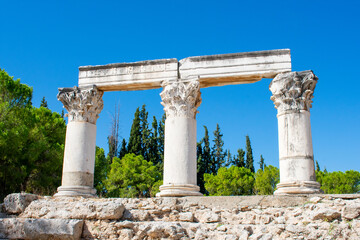 Fototapeta premium Ancient ruins of Temple of Apollo, Corinth, Greece 
