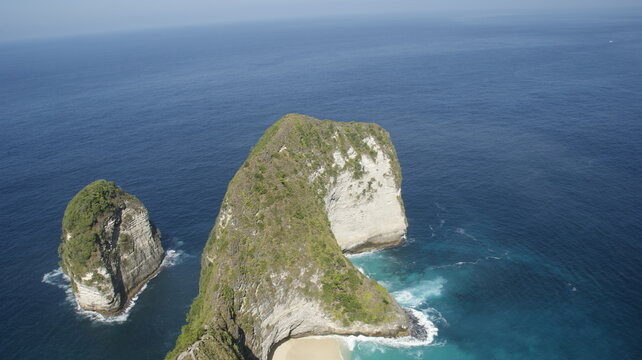 rocks in the sea in indonsia, billabong rock