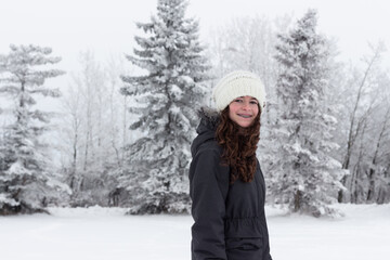 Fototapeta na wymiar girl enjoying frosty and foggy winter scene with snow and frost