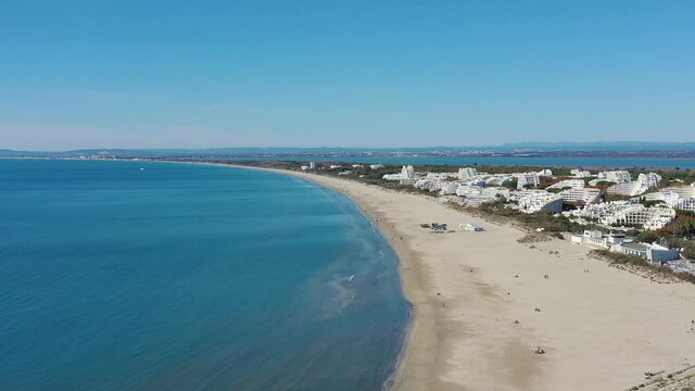 Survol de la Grande-Motte et de ses plages 