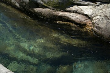 Farbenspiel im Fluss