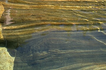 Farbenspiel im Fluss