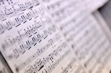 music on partiture intensional selective focus