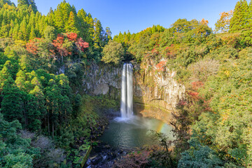秋の五老ヶ滝と虹　熊本県上益城郡
Autumn Gorogataki waterfall and Rainbow Kumamoto-ken Kamimashiki-gun