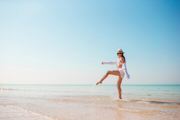 Fototapeta na wymiar Young woman in white on the beach