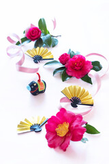 日本の正月　干支の丑と山茶花の花と扇とリボン