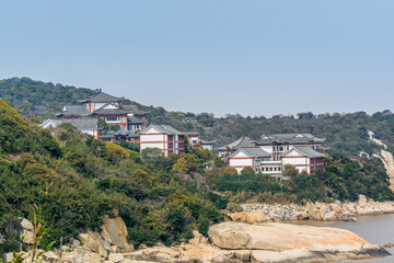 Obraz premium Chinese traditional hotels at the seaside in the Putuoshan mountains, Zhoushan Islands, a renowned site in Chinese bodhimanda of the bodhisattva Avalokitesvara (Guanyin)