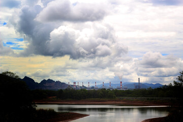 Obraz premium high pollution from coal power plant