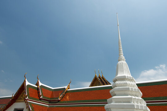 Ornate roof of Wat Pho Buddist Temple in Bangkok