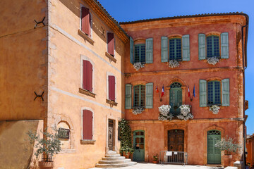 Fototapeta na wymiar The most beautiful city hall of Roussillon in Provence,Luberon