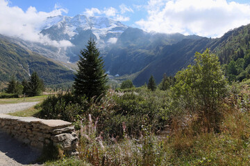 Fototapeta na wymiar Paysage de montagne à Saint-Gervais