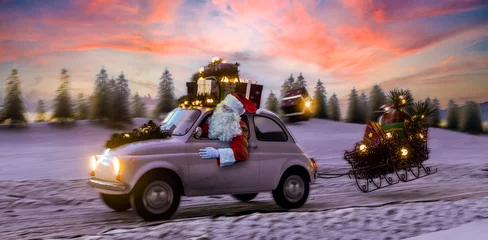 Gardinen Weihnachtsmann mit Kleinwagen und Schlitten im Schlepptau bringt Geschenke © Mediaparts