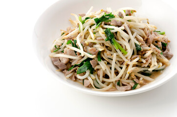 もやしと豚肉の炒め物