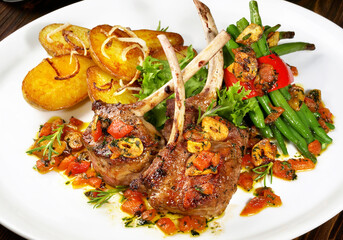 Medium Lamb Racks with Vegetables and roasted Potatoes