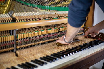 tune piano, piano tune, tuner, musical., horizontal, © Nataliia Makarovska